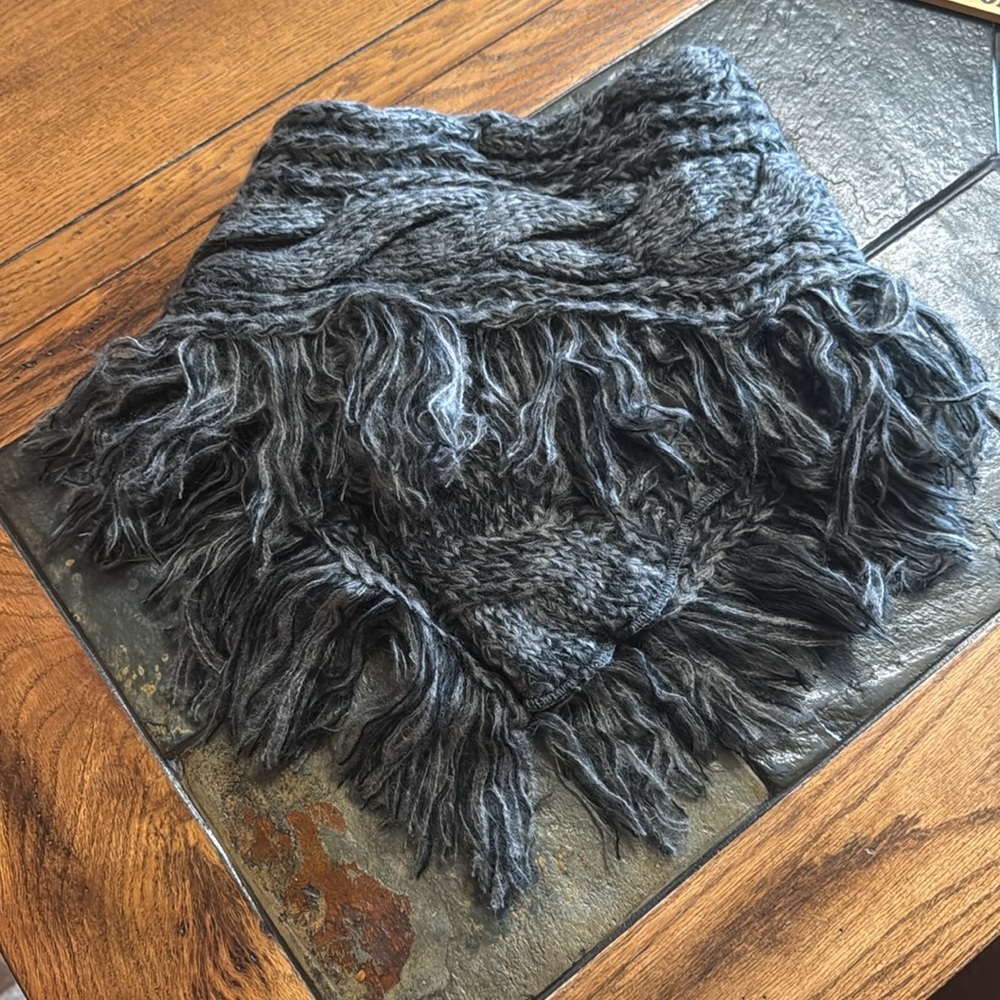 🆕 Chunky Knit Gray/Black Cowl/Scarf with Wooden Like Large Buttons - Picture 10 of 14